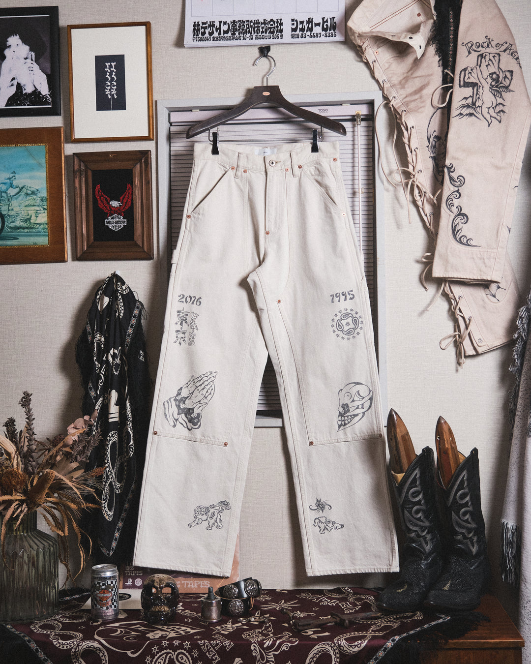 TATOO FLASH PRINT MODERN DENIM DOUBLE KNEE CUT