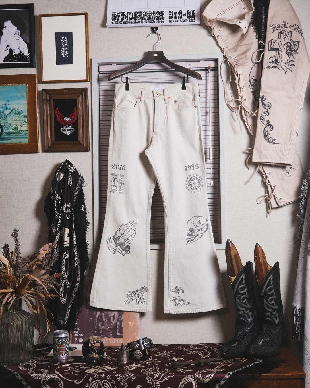 TATTOO FLASH PRINT MODERN DENIM FLARED CUT