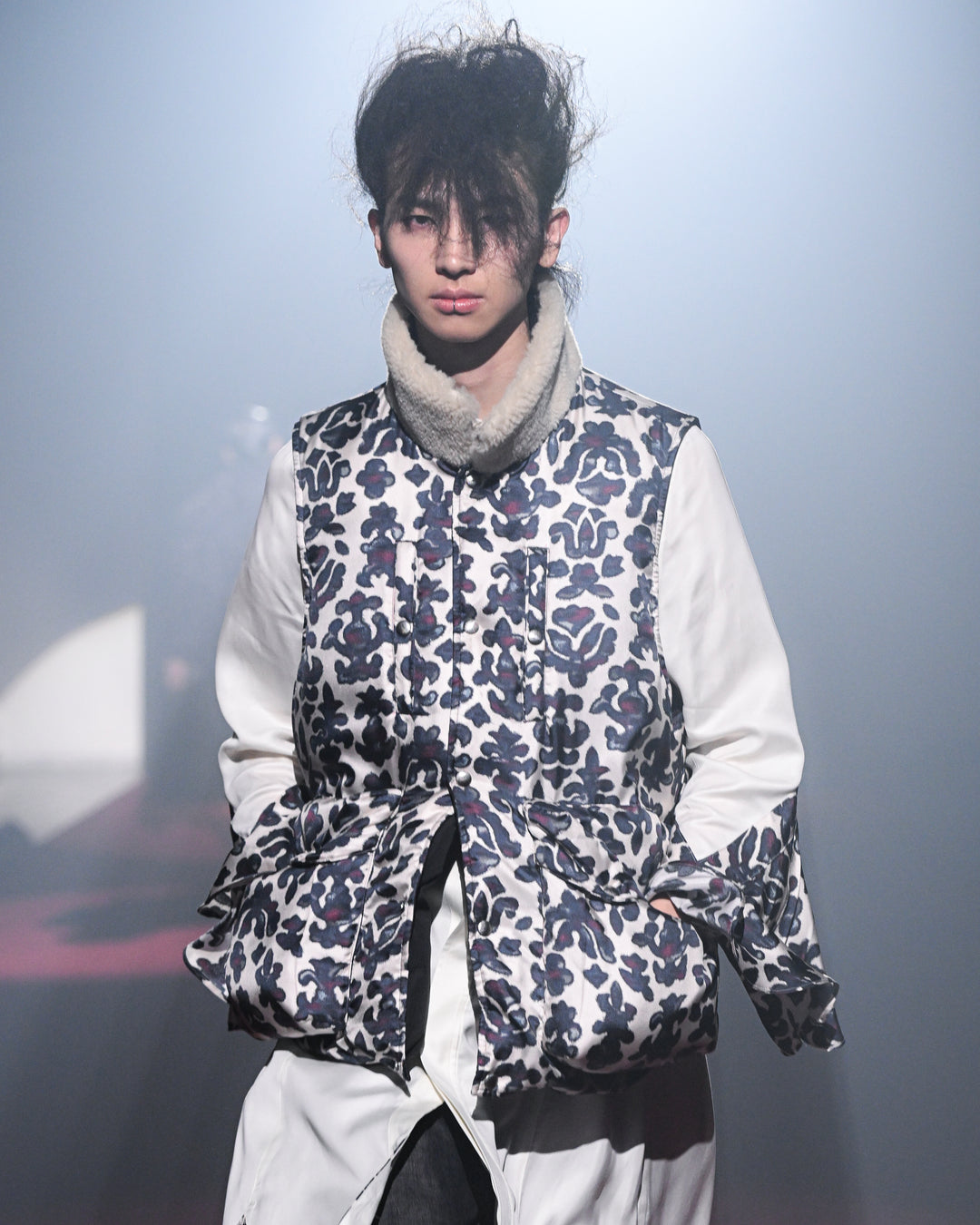 DOWN VEST