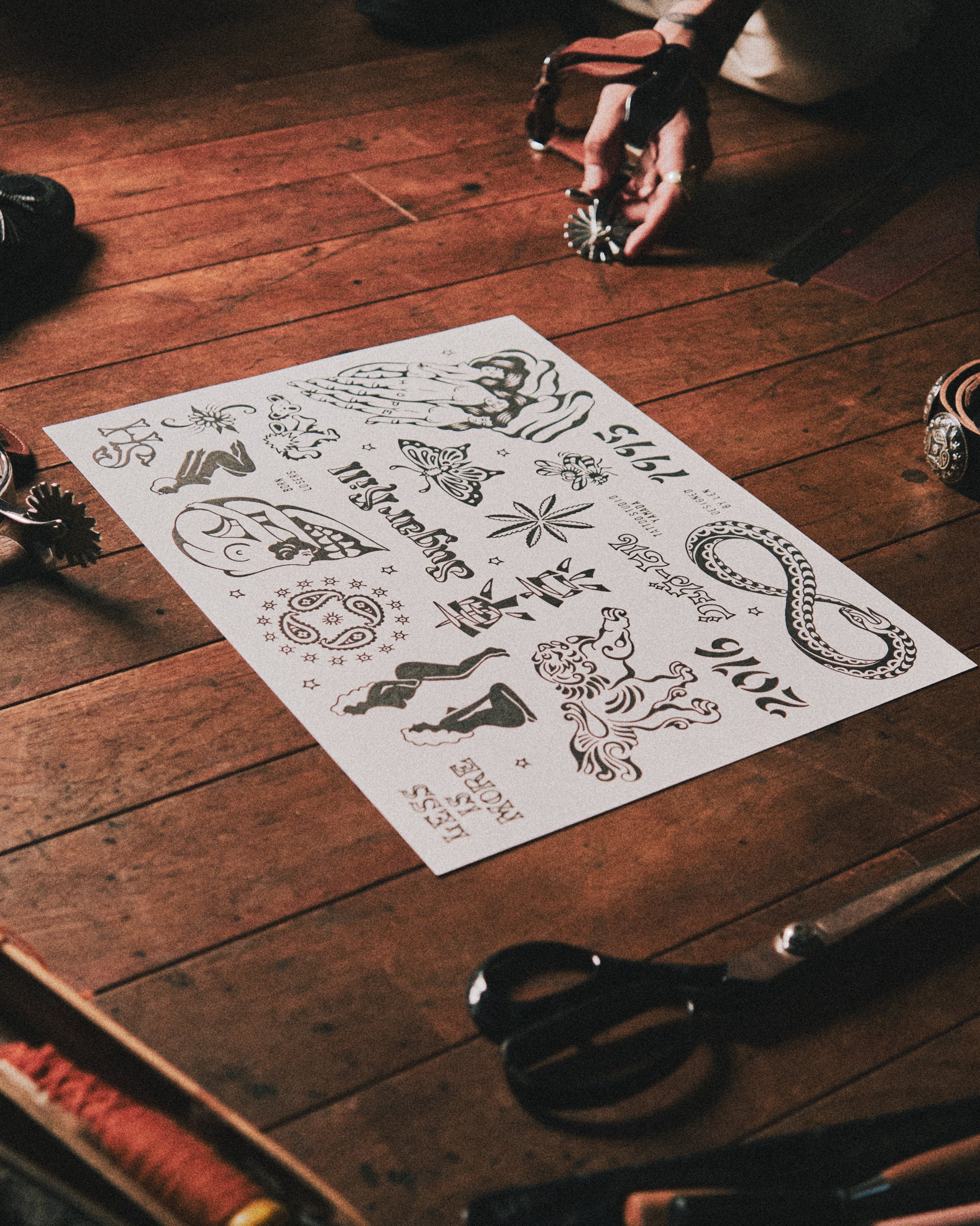 R*_様 TATTOO FLASH PRINT MODERN DENIM WID TATTOO FLASH PRINT MODERN DENIM WIDE CUT(W30 ECRU): SUGARHILL