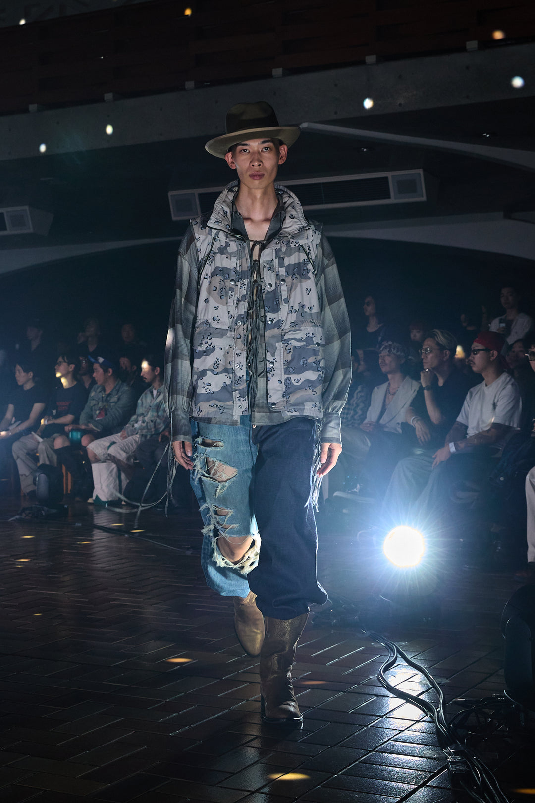HALF AGED MODERN DENIM REGULER CUT