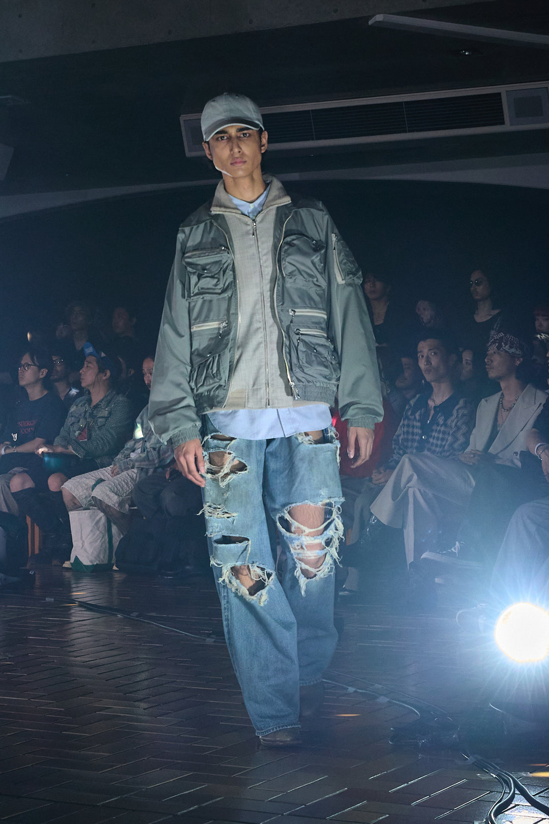 DESTRESSED MODERN DENIM WIDE CUT